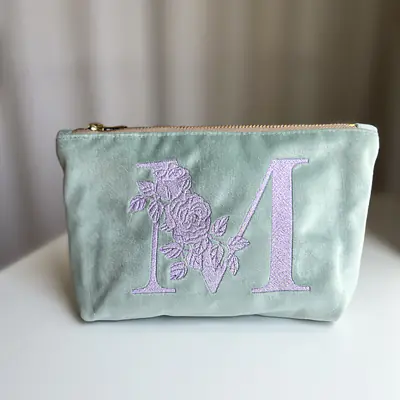Kosmetyczka FLAT miętowa litera „M” zdjęcie główne