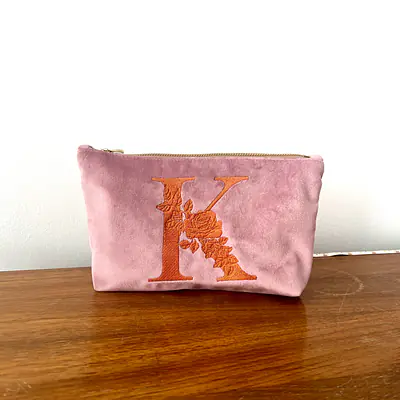 Kosmetyczka FLAT różowa „K” zdjęcie główne
